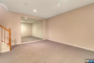 124 Panorama Dr, Edgewater, NJ 07020 - Photo 24