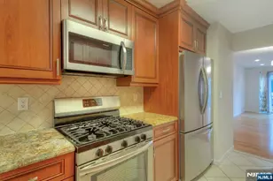 124 Panorama Dr, Edgewater, NJ 07020 - Photo 10