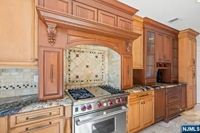 66 Crescent Avenue, Cliffside Park, NJ 07010 - Photo 14
