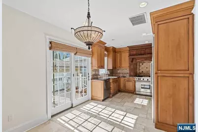 66 Crescent Avenue, Cliffside Park, NJ 07010 - Photo 4