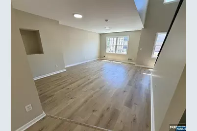 16 E Kinney Street, Newark, NJ 07102 - Photo 12