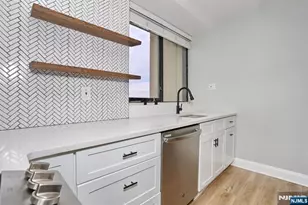 2 Horizon Road 1414, Fort Lee, NJ 07024 - Photo 14