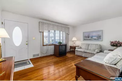 352 Wilson Avenue, Lyndhurst Township, NJ 07071 - Photo 4