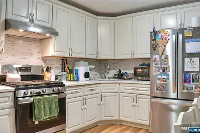 388 Poets Way, Mahwah, NJ 07430 - Photo 4
