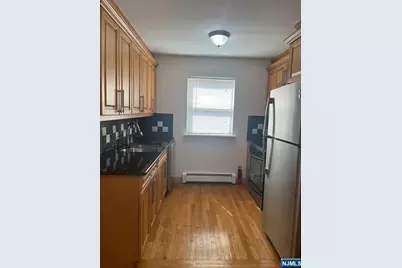 300 E Homestead Avenue B 8 #B 8, Palisades Park, NJ 07650 - Photo 14