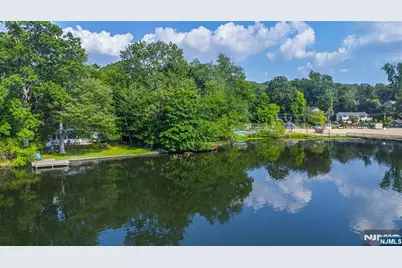 77 E Lake Drive, Wayne, NJ 07470 - Photo 34