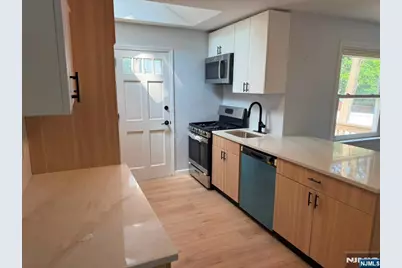 25 Lakeview Drive, Emerson, NJ 07630 - Photo 2