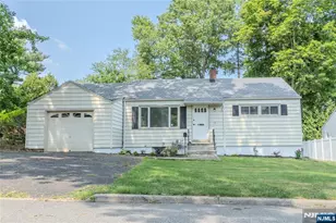 25 Lakeview Dr, Emerson, NJ 07630 - Photo 1