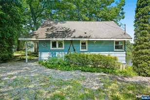 1009 Lakeside Dr, Vernon, NJ 07422 - Photo 2