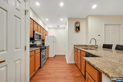189 Forest Avenue 211 #211, Paramus, NJ 07652 - Photo 12