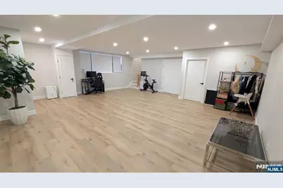 621 Valley Brook Avenue, Lyndhurst Township, NJ 07071 - Photo 12