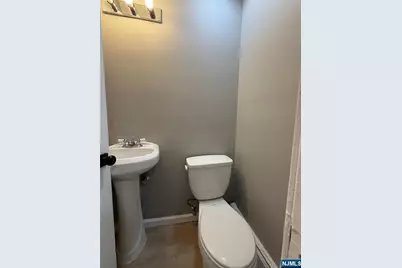 9066 Palisade Plaza, Cliffside Park, NJ 07010 - Photo 4