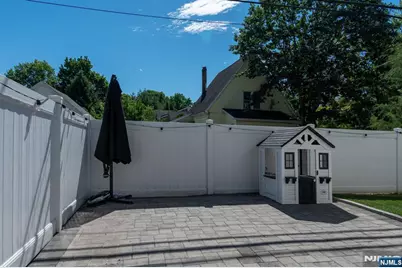 77 E Clinton Avenue, Bergenfield, NJ 07621 - Photo 32