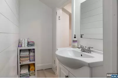 77 E Clinton Avenue, Bergenfield, NJ 07621 - Photo 24