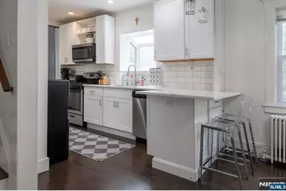 77 E Clinton Avenue, Bergenfield, NJ 07621 - Photo 4