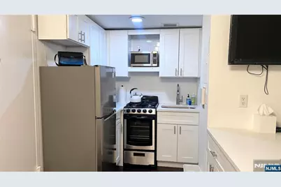 420 Park Place 1H #1H, Fort Lee, NJ 07024 - Photo 2