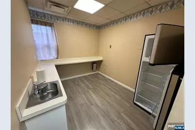 260 Ridge Road 1 #1, Lyndhurst Township, NJ 07071 - Photo 4