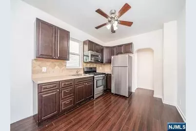 49 Livingston Avenue 1 #1, Lyndhurst Township, NJ 07071 - Photo 4