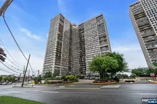 300 Winston Dr 2523, Cliffside Park, NJ 07010 - Photo 22