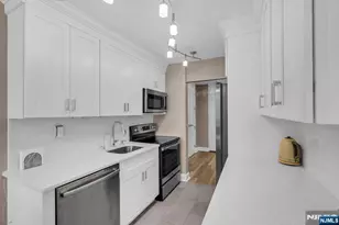 300 Winston Dr 2523, Cliffside Park, NJ 07010 - Photo 10