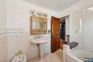 48 Marinus St, Rochelle Park Township, NJ 07662 - Photo 32