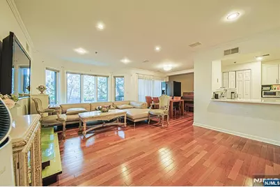 306 Smith Court R306 #R306, Edgewater, NJ 07020 - Photo 6