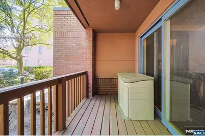 306 Smith Court R306 #R306, Edgewater, NJ 07020 - Photo 26