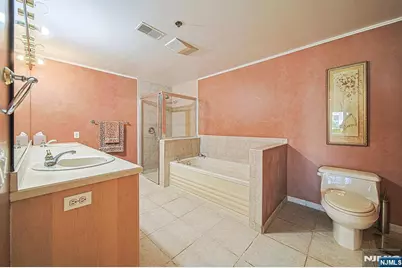 306 Smith Court R306 #R306, Edgewater, NJ 07020 - Photo 18