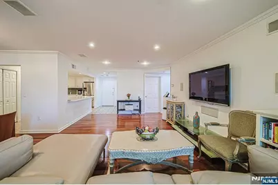306 Smith Court R306 #R306, Edgewater, NJ 07020 - Photo 8