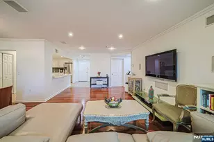 306 Smith Ct R306, Edgewater, NJ 07020 - Photo 8