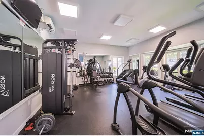 306 Smith Court R306 #R306, Edgewater, NJ 07020 - Photo 30