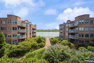 306 Smith Ct R306, Edgewater, NJ 07020 - Photo 2