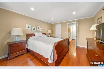303 Ellery Court 303 #303, Edgewater, NJ 07020 - Photo 12