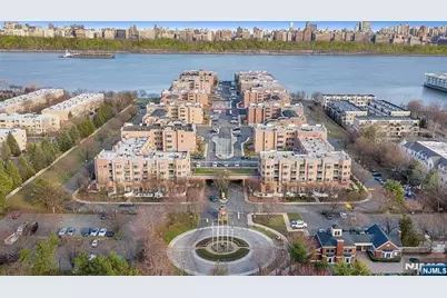 303 Ellery Court 303 #303, Edgewater, NJ 07020 - Photo 10