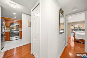 303 Ellery Ct 303, Edgewater, NJ 07020 - Photo 10