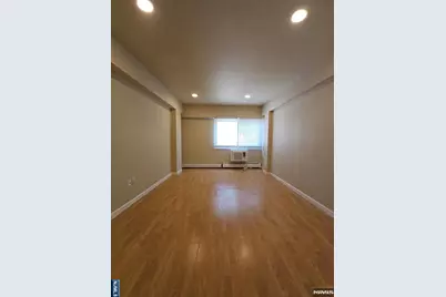 333 Grand Avenue 3M #3M, Palisades Park, NJ 07650 - Photo 4