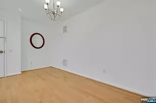 189 Forest 213, Paramus, NJ 07652 - Photo 4