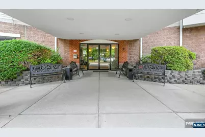 189 Forest 213 #213, Paramus, NJ 07652 - Photo 2