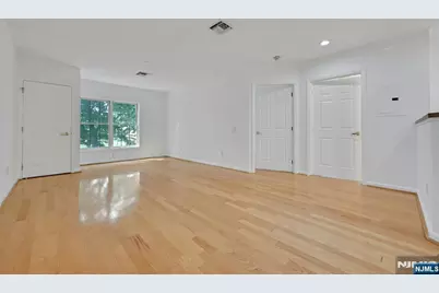 189 Forest 213 #213, Paramus, NJ 07652 - Photo 8