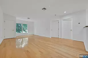 189 Forest 213, Paramus, NJ 07652 - Photo 8
