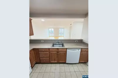 53 W Palisade Avenue 402 #402, Englewood, NJ 07631 - Photo 4