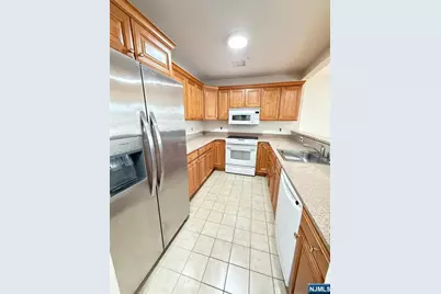 53 W Palisade Avenue 402 #402, Englewood, NJ 07631 - Photo 2