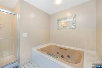 300 Gorge Road 8 #8, Cliffside Park, NJ 07010 - Photo 20