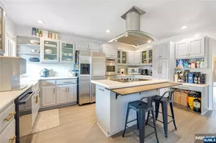 300 Gorge Road 8, Cliffside Park, NJ 07010 - Photo 6