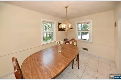 15-11 Parmelee Avenue, Fair Lawn, NJ 07410 - Photo 8