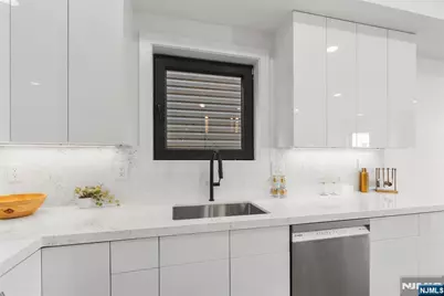 99 Van Horne Street 2 #2, Jersey City, NJ 07304 - Photo 4