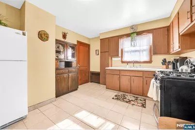 95 E 7th Street, Clifton, NJ 07011 - Photo 4