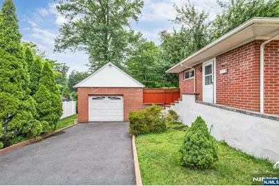 574 Chestnut Street, Washington Township, NJ 07676 - Photo 32