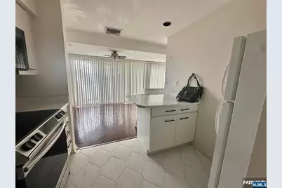 364 Palisade Avenue 2E #2E, Cliffside Park, NJ 07010 - Photo 4