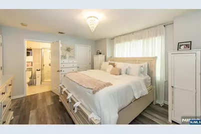 56 Garden, Woodland Park, NJ 07424 - Photo 6
